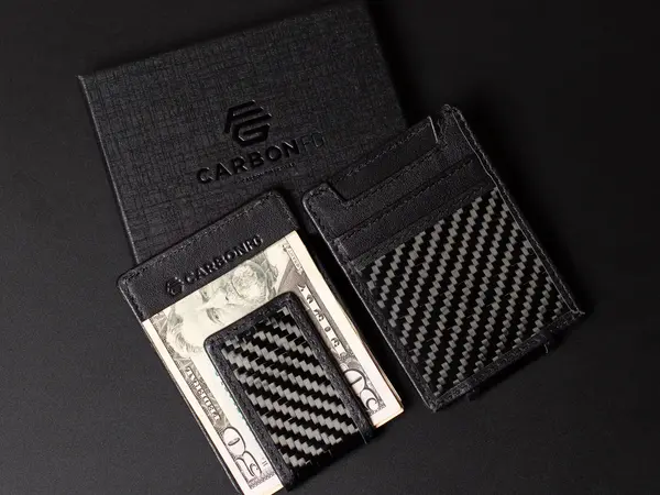 Magnetic money clip wallet in carbon fiber and leather